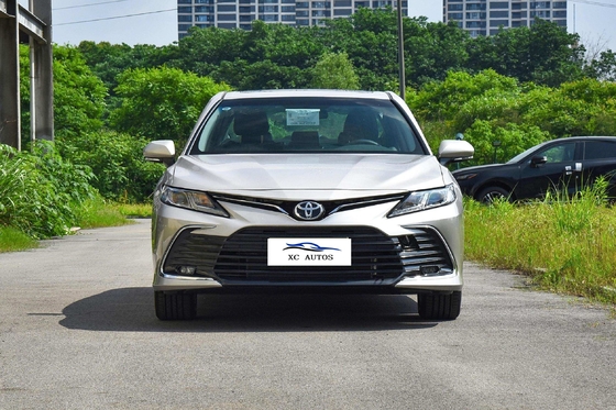 2018 Toyota Camry Gebruikte auto met LED-koplampen Twee-motor Peak-model en 5 zitplaatsen