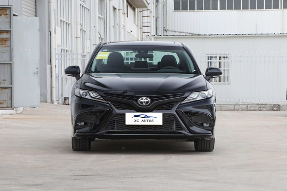 2018 Toyota Camry Gebruikte auto met LED-koplampen Twee-motor Peak-model en 5 zitplaatsen