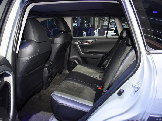 Maximaal koppel Nm 200-300Nm Toyota RAV4 5 deuren 5 zitplaatsen 2020 Rva4 Fuel Compact SUV Auto's