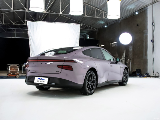Xpeng P7 EV Sedan met multifunctioneel stuurwiel en maximaal koppel Nm van 400-500Nm