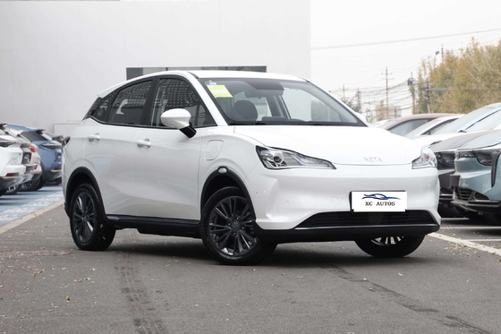 Pure Electric Neta V 5 zitplaatsen auto met 400 km lange uithoudingsvermogen en voor 4 achter 4 radar