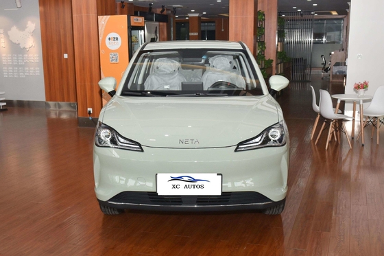 Pure Electric Neta V 5 zitplaatsen auto met 400 km lange uithoudingsvermogen en voor 4 achter 4 radar