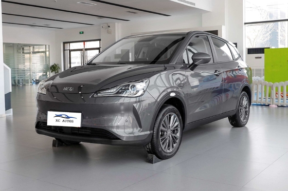 Pure Electric Neta V 5 zitplaatsen auto met 400 km lange uithoudingsvermogen en voor 4 achter 4 radar