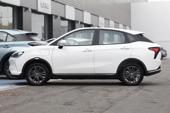 Pure Electric Neta V 5 zitplaatsen auto met 400 km lange uithoudingsvermogen en voor 4 achter 4 radar