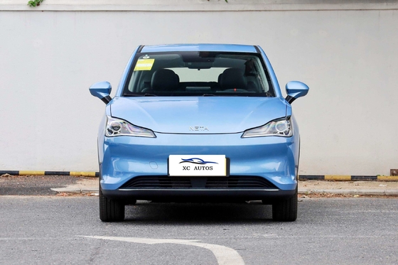 Pure Electric Neta V 5 zitplaatsen auto met 400 km lange uithoudingsvermogen en voor 4 achter 4 radar