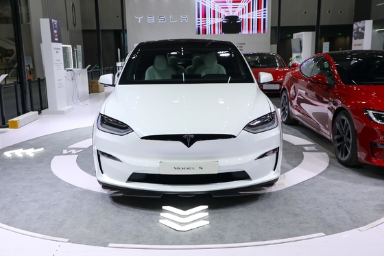Tesla Model X Gebruikte elektrische auto met 150-200PS maximaal vermogen en voor 4 achter 4 radar