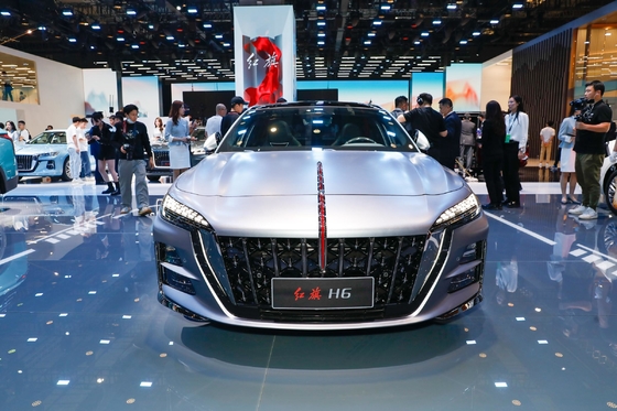 Elektrisch stuur Hongqi H6 Benzine Benzine Sportwagen met stuurstoel verstelbaarheid