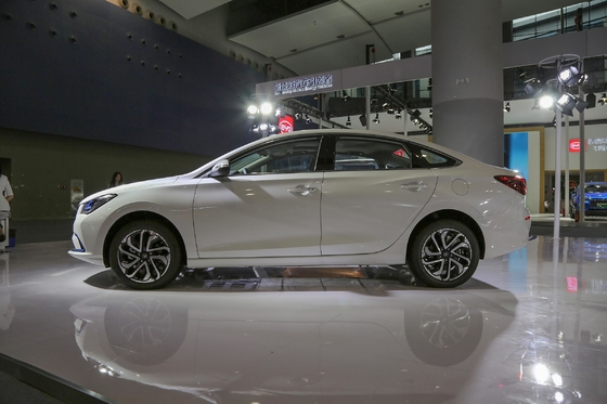 Grote waarde Changan EADO EV 460 Elektrische auto EV Sedan 5 deuren 5 zitplaatsen Carrosserie structuur