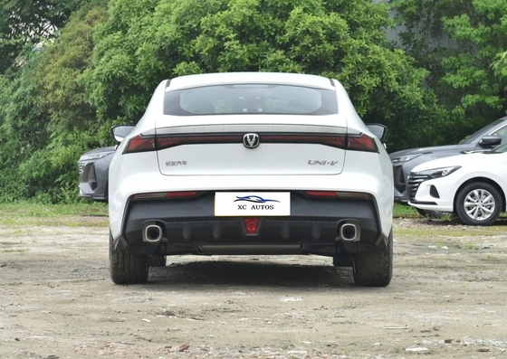 CHANGAN UNI-V vers. Compacte auto 1.5T 188 pk L4 5-deurs 5-zits hatchback 7 versnellingen Dual Clutch DCT