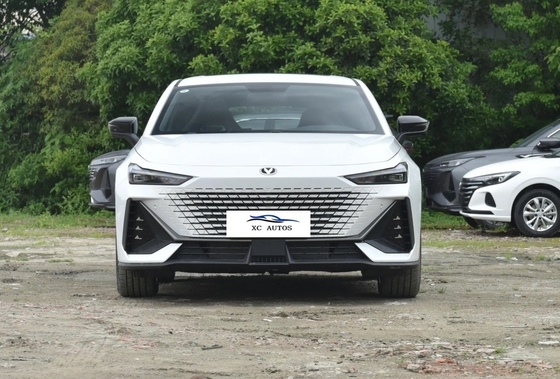 CHANGAN UNI-V vers. Compacte auto 1.5T 188 pk L4 5-deurs 5-zits hatchback 7 versnellingen Dual Clutch DCT