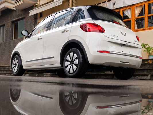 Wuling Bingo EV Car Hatchback met elektrische bestuurdersstoel aanpassing R15 bandgrootte