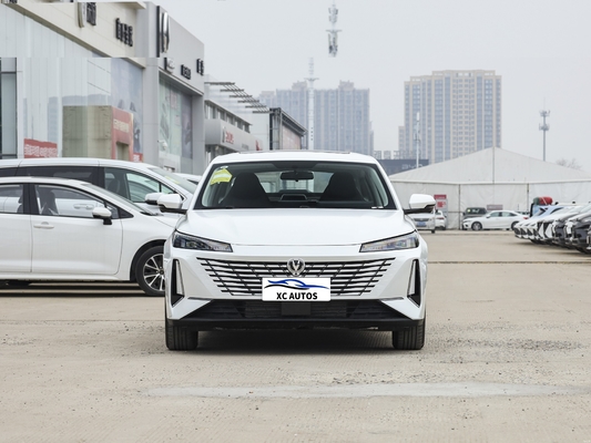 Changan EADO 1.5T GDI DCT Linksbesturing Sedan 4 deuren 5 zitplaatsen Benzinauto op de markt