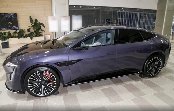 2024 700 Triple Laser Achter aandrijving Luxe Middelgrote en Grote Auto 4 deuren 5 zitplaatsen Karosseriestructuur