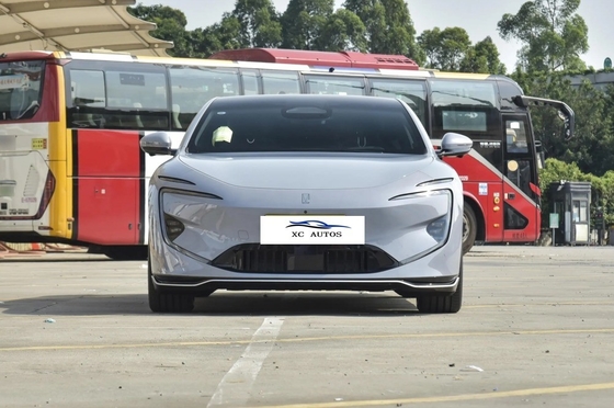 2024 700 Triple Laser Achter aandrijving Luxe Middelgrote en Grote Auto 4 deuren 5 zitplaatsen Karosseriestructuur