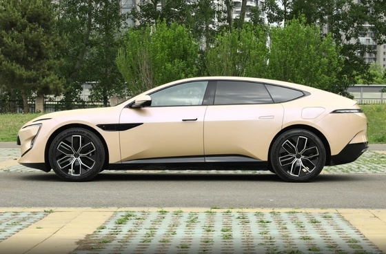 2024 700 Triple Laser Achter aandrijving Luxe Middelgrote en Grote Auto 4 deuren 5 zitplaatsen Karosseriestructuur