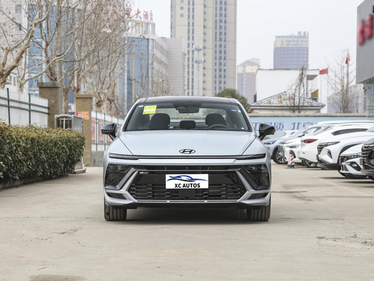 2024 Sonata 2.0T FWD met automatische versnellingsbak, lederen stoelen en R19 banden Euro VI-conform
