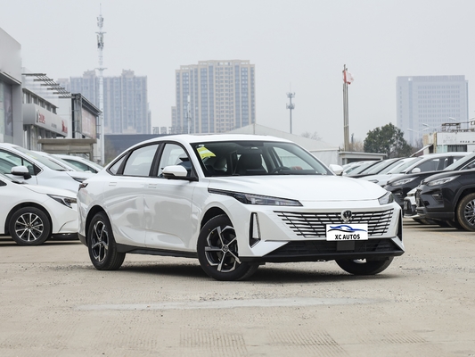 Changan Eado EV460 Yidong De ultieme oplossing voor benzine-petrol-elektrische voertuigen