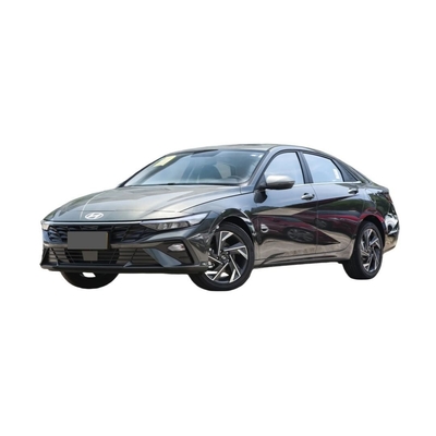 Goedkope sedan 2024 Hyundai Elantra met automatische versnellingsbak en elektrische hybride
