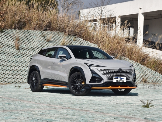 Changan Uni-t 1,5t Fwd benzinewagen met maximaal vermogen van 100-150p en 6 radars