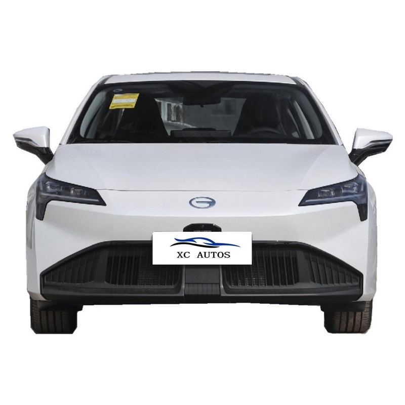 4 deuren 5 zitplaatsen AION Gebruikte auto Elektrische auto met linker stuur en zonnedak