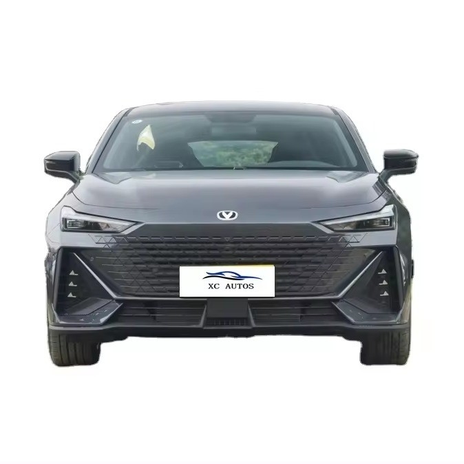 CHANGAN UNI-V vers. Compacte auto 1.5T 188 pk L4 5-deurs 5-zits hatchback 7 versnellingen Dual Clutch DCT