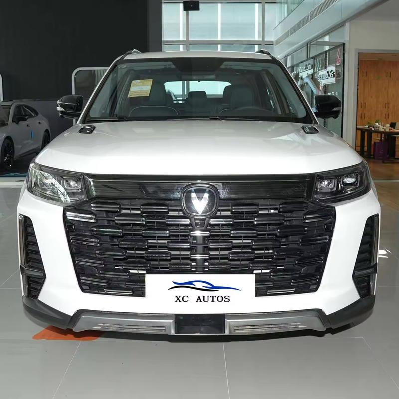 Goedkope Changan CS95 benzine SUV met leer zitplaatsen 5 deuren 5 zitplaatsen gebruikte auto's